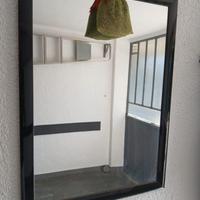 Specchio con cornice nera misure 77 cm x 57 cm