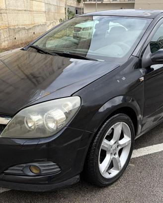 Opel Astra GTC 1.9 CDTI 120 CV 3 porte Cosmo