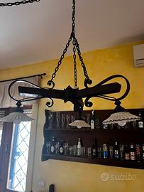 Lampadario in ferro battuto