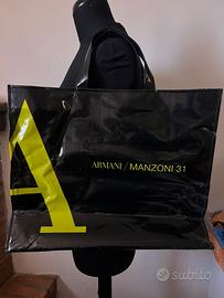 Armani/Manzoni 31, shopper in PVC nero con charm