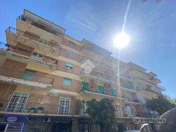 4 LOCALI A NAPOLI