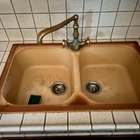 Lavello due vasche con rubinetto