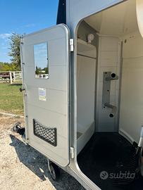 Trailer 2 cavalli HUMBAUR con selleria