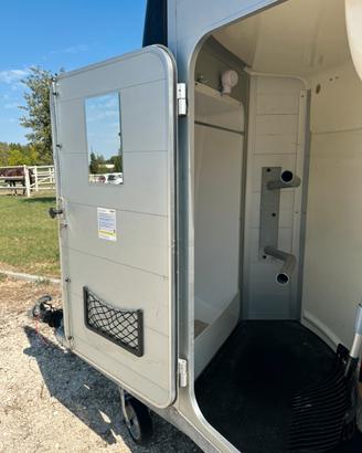 Trailer 2 cavalli HUMBAUR con selleria
