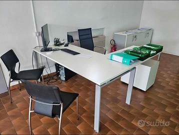 3 Scrivanie per ufficio 