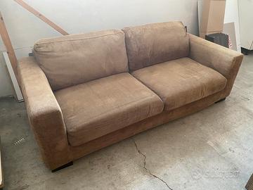 Divano con pouf