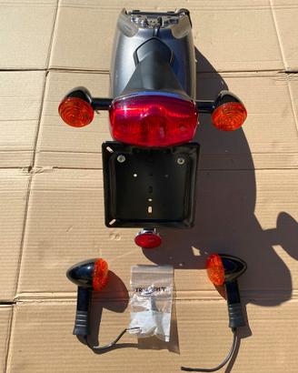 Parafango Triumph Truxton con le frecce