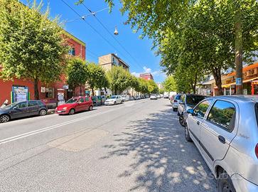 4 LOCALI A NAPOLI