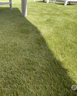 Prato sintetico con erba sintetica