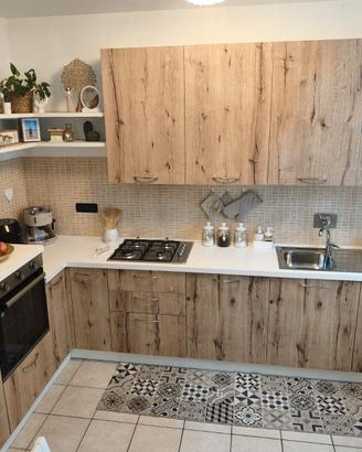Cucina angolare completa con elettrodomestici Beko