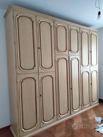 Armadio in legno di noce