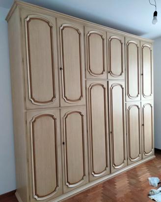 Armadio in legno di noce
