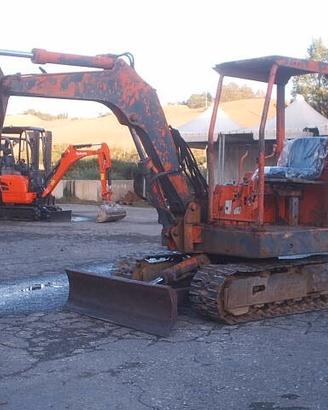 Miniescavatore usato TAKEUCHI TB800