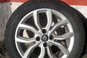 Cerchi in lega Renault Clio e pneumatici M+S