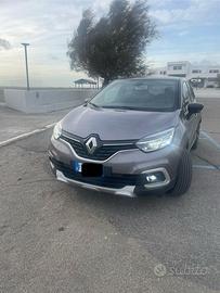 Interno ed esterno ottimi , mai incidentata