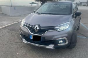 Interno ed esterno ottimi , mai incidentata