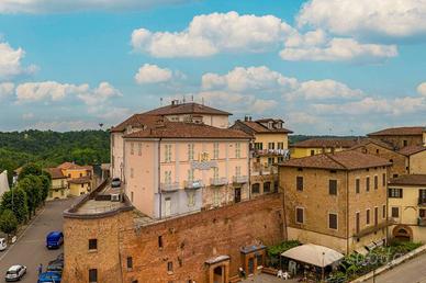 Palazzo / Stabile di 1158 m² con più di 5 locali a