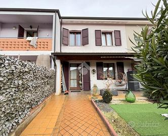 VILLA A SCHIERA A PEGOGNAGA