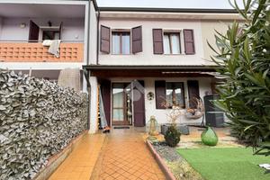 VILLA A SCHIERA A PEGOGNAGA