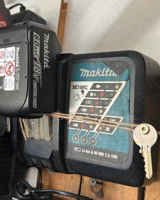 Carica batteria batteria makita 6a