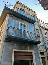 Palazzetto con garage Motta S.A. centro - rif 01M