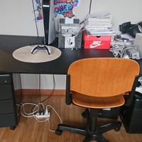 Scrivania con 2 cassettiere