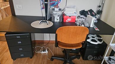 Scrivania con 2 cassettiere