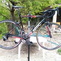 Bici da corsa in carbonio monoscocca