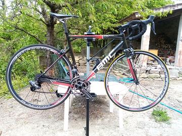 Bici da corsa in carbonio monoscocca