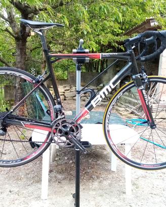 Bici da corsa in carbonio monoscocca