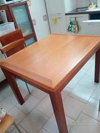 Tavolo allungabile in ciliegio e 4 sedie