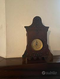 Antico orologio da tavolo