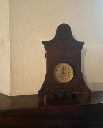 Antico orologio da tavolo