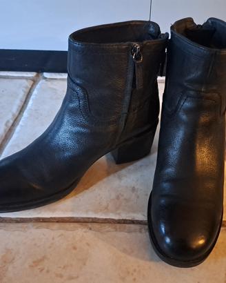 Stivaletti da donna marca Geox