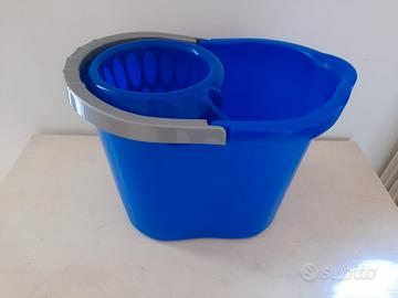 Secchio blu per pulizia pavimenti con strizzatore