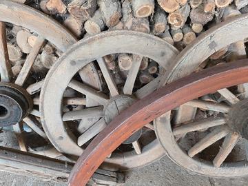 Carro in legno smontato