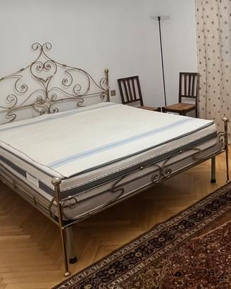 Letto in ferro battito con doratira
