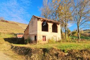 Rustico / Casale di 150 m² con 2 locali a Dogliani
