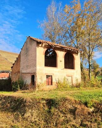 Rustico / Casale di 150 m² con 2 locali a Dogliani