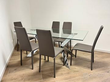 Tavolo in vetro con 6 sedie – Design moderno