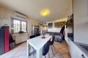 VILLA LIBERA SU DUE LATI CON GIARDINO PRIVATO