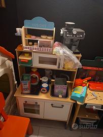 piste hotwheels, cucina banco da lavoro  bambini