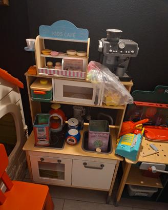 piste hotwheels, cucina banco da lavoro  bambini