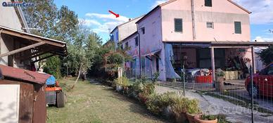 Casa abbinata con giardino periferia Chiaravalle