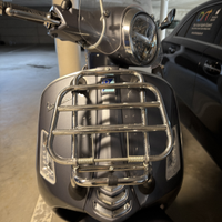 Parabrezza e portapacchi anteriore vespa GT300