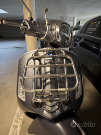 Parabrezza e portapacchi anteriore vespa GT300