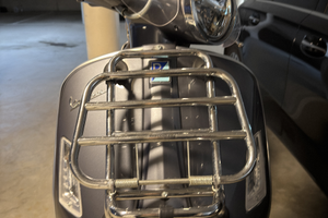 Parabrezza e portapacchi anteriore vespa GT300