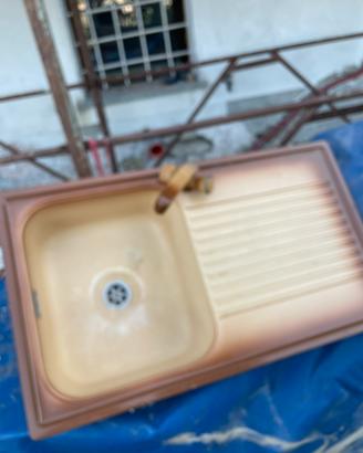 Lavello cucina con rubinetto usato buono
