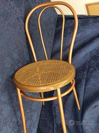 SEDIE - TAVOLI  e STOVIGLIE