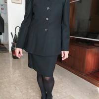 Completo nero giacca e gonna 